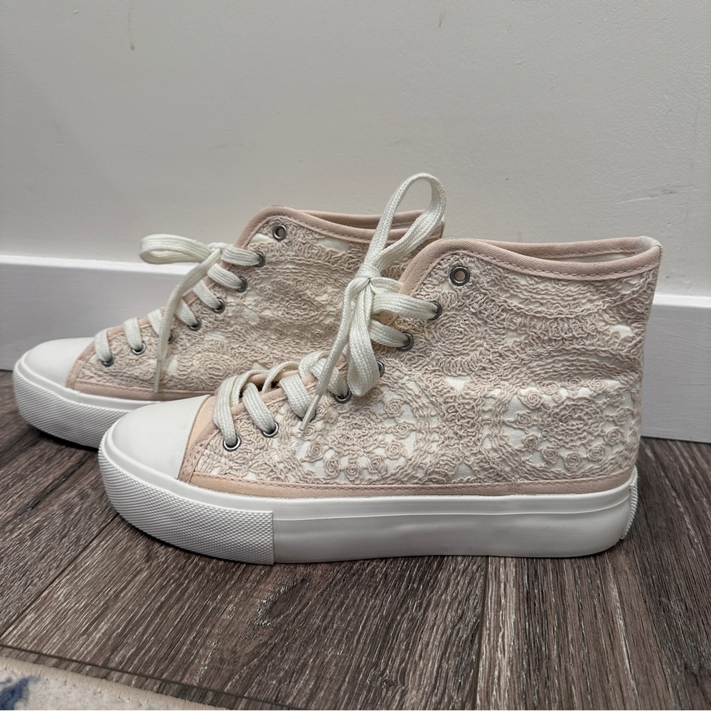 AE Crochet Platform Hightop Sneaker